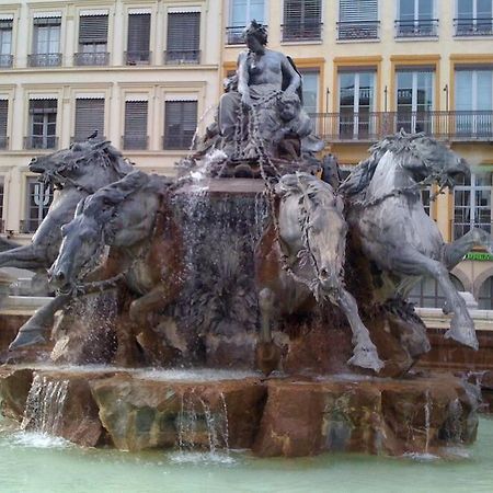 Appartement Place Des Terreaux ลียง ภายนอก รูปภาพ